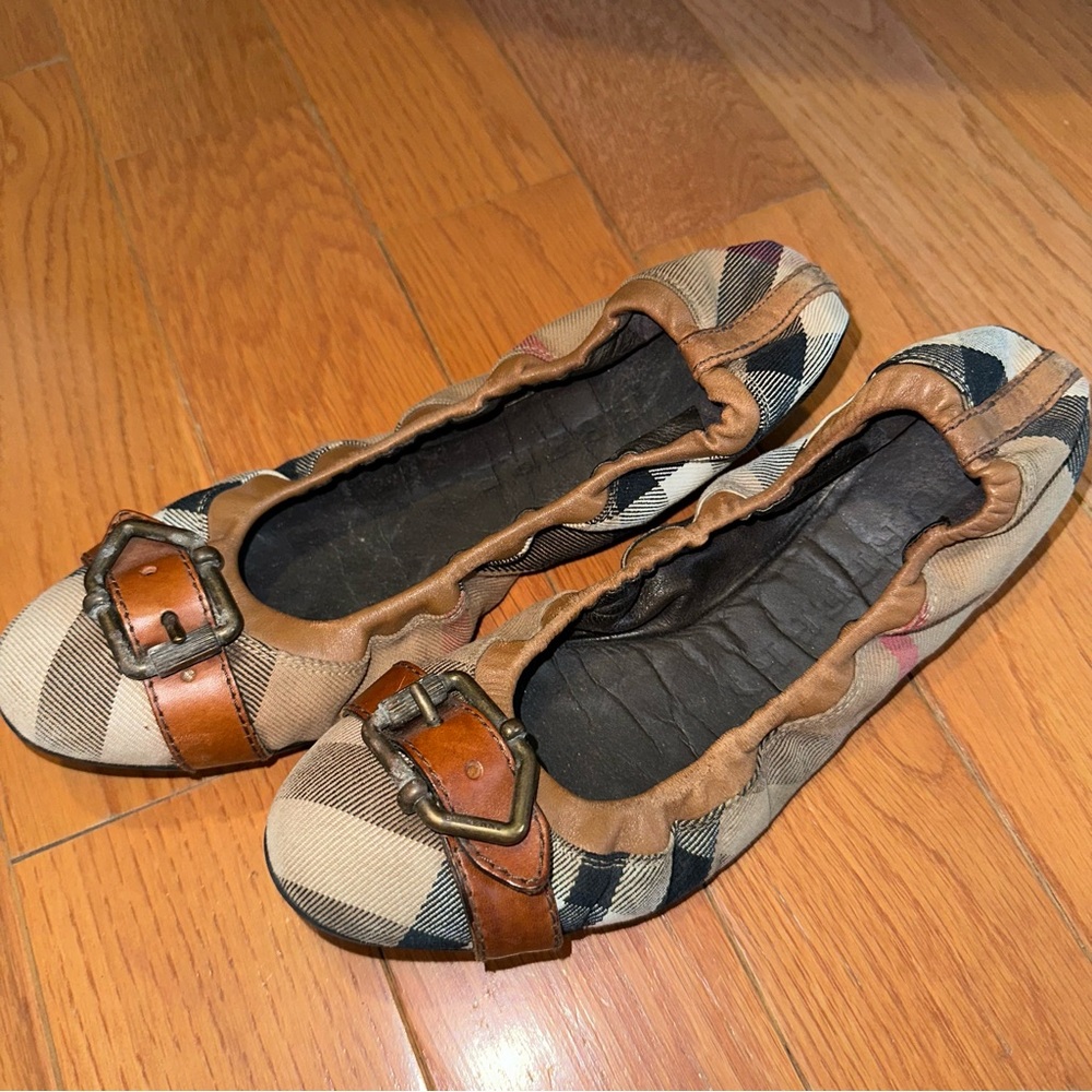 Burberry Ballet Flat Size 9 (40)